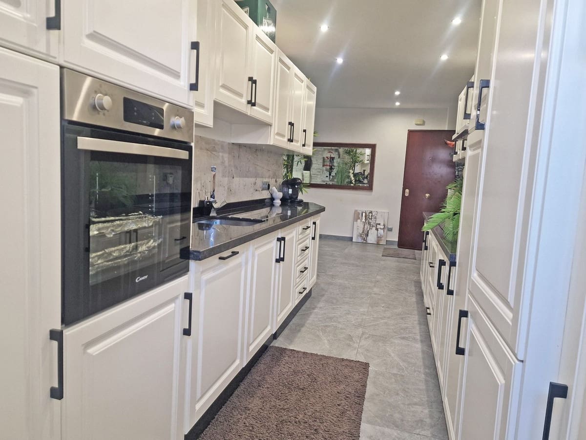 3 bedroom Apartment for sale in Calahonda - € 375,000 (Ref: 9413405)