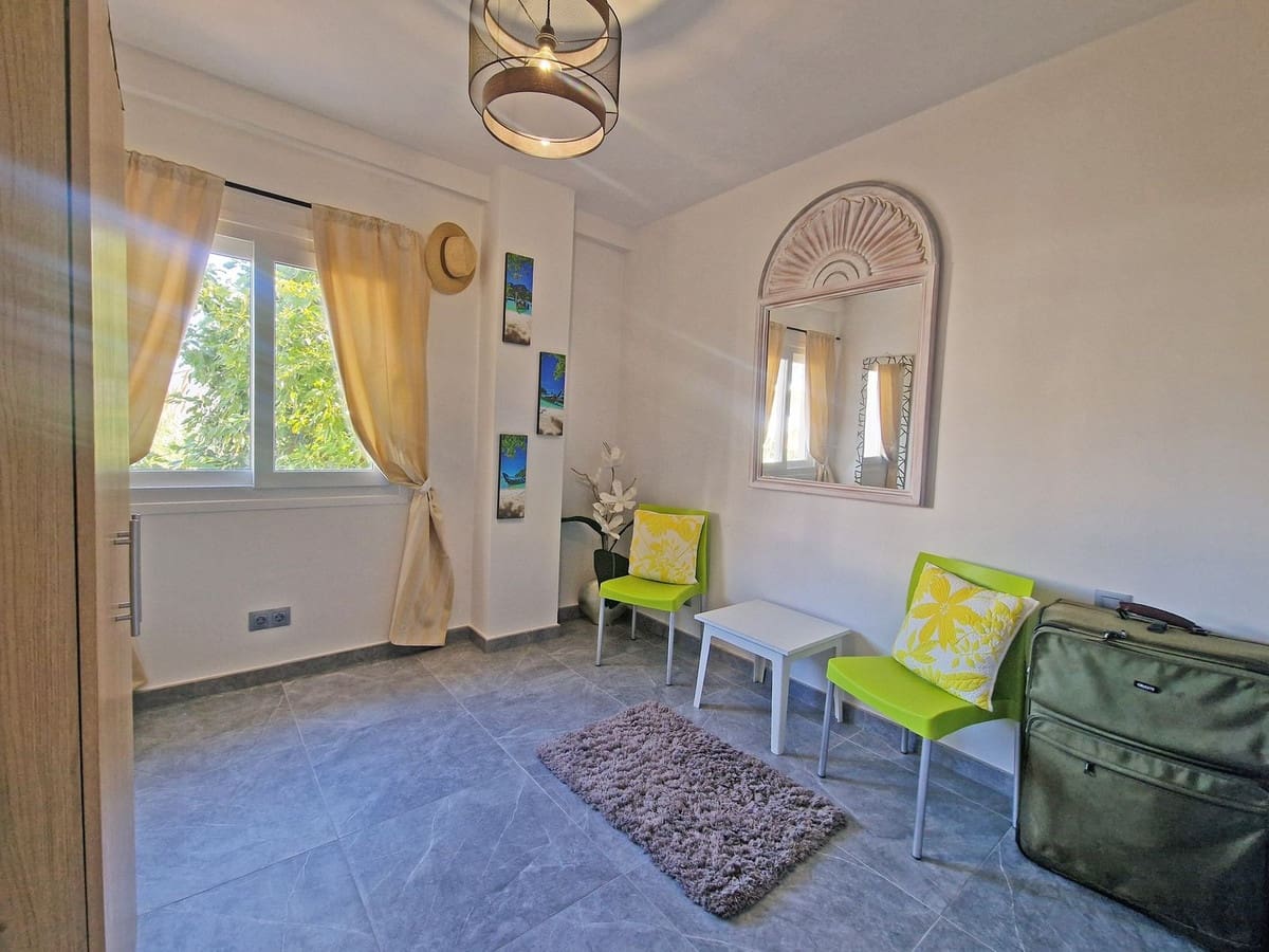 3 bedroom Apartment for sale in Calahonda - € 375,000 (Ref: 9413405)