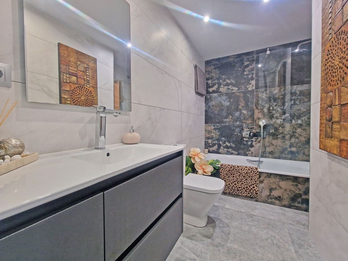 3 bedroom Apartment for sale in Calahonda - € 375,000 (Ref: 9413405)