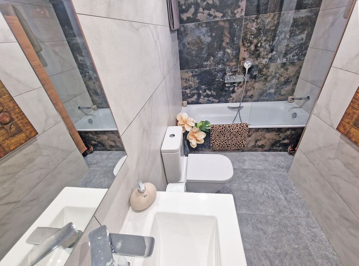 3 bedroom Apartment for sale in Calahonda - € 375,000 (Ref: 9413405)