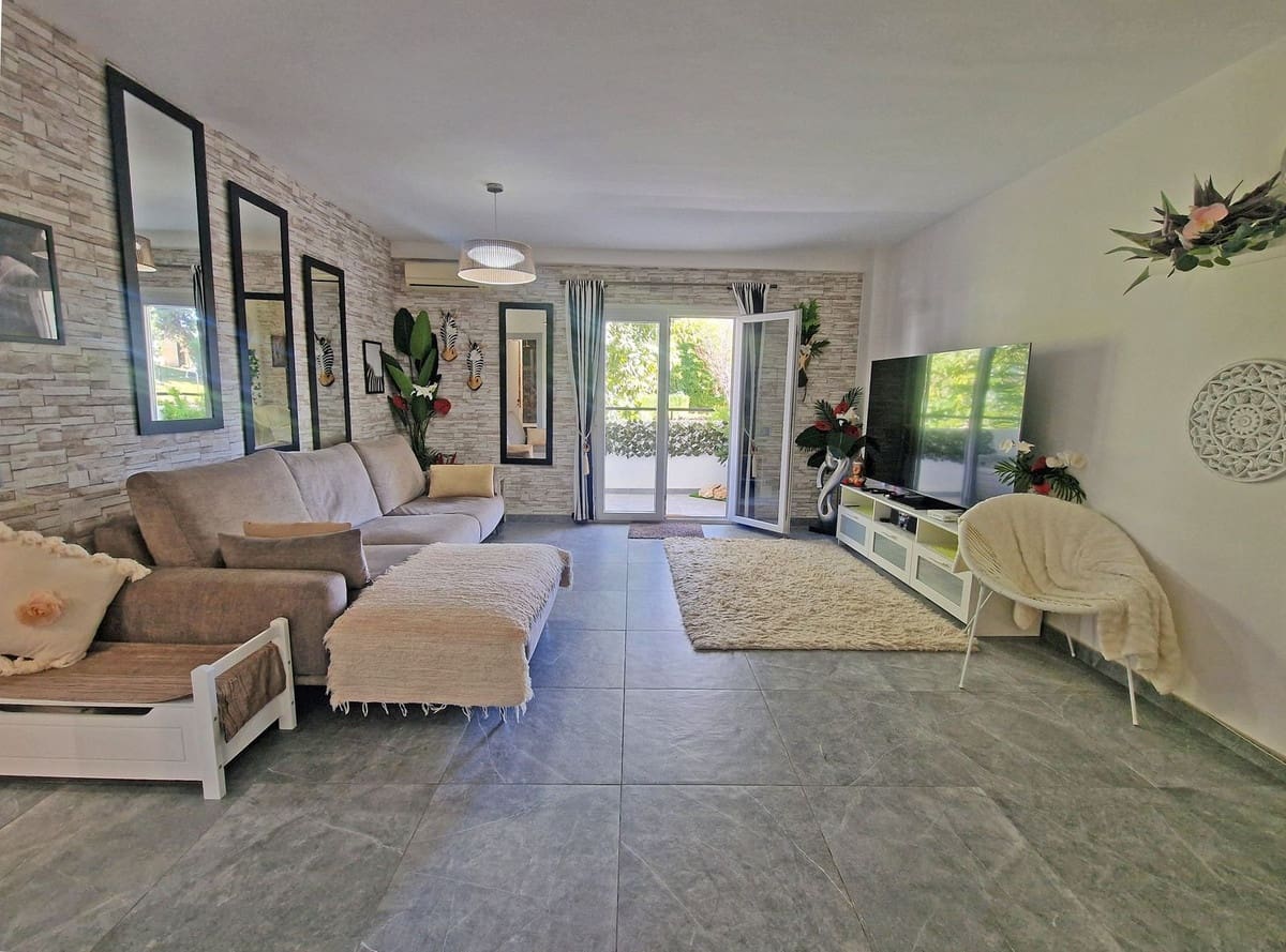 3 bedroom Apartment for sale in Calahonda - € 375,000 (Ref: 9413405)