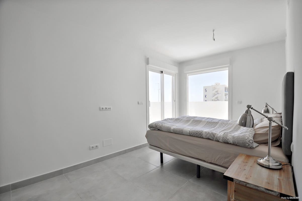 2 slaapkamer Penthouse te koop in Marbella - € 675.000 (Ref: 9413406)