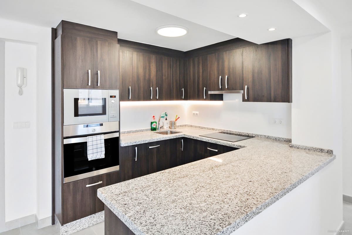 2 slaapkamer Penthouse te koop in Marbella - € 675.000 (Ref: 9413406)