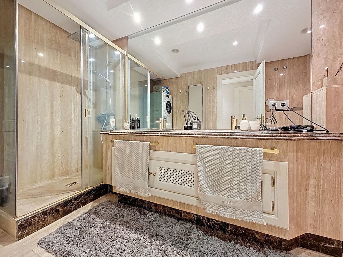 3 bedroom Apartment for sale in Estepona - € 1,200,000 (Ref: 9413408)