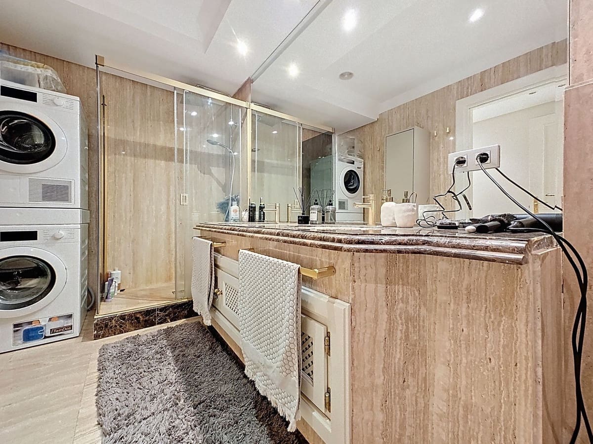 3 bedroom Apartment for sale in Estepona - € 1,200,000 (Ref: 9413408)