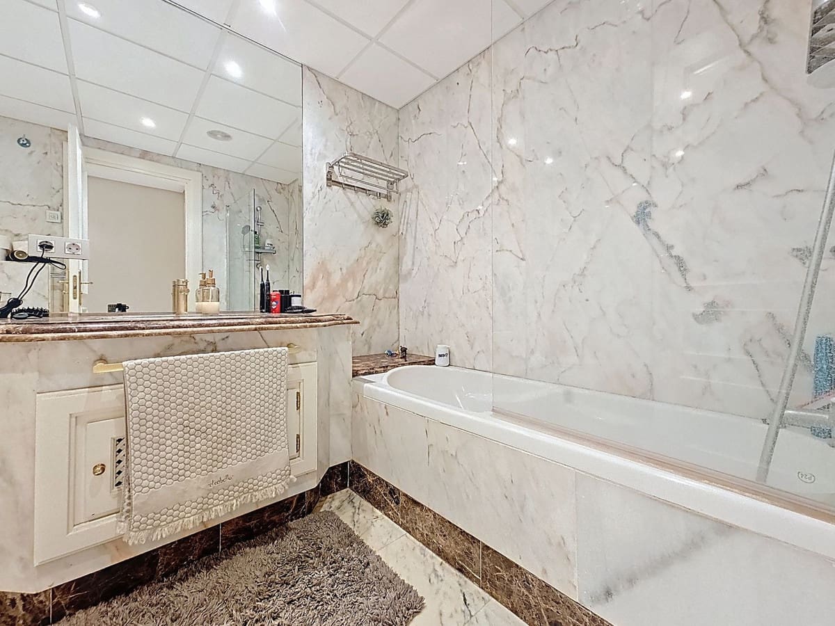 3 bedroom Apartment for sale in Estepona - € 1,200,000 (Ref: 9413408)