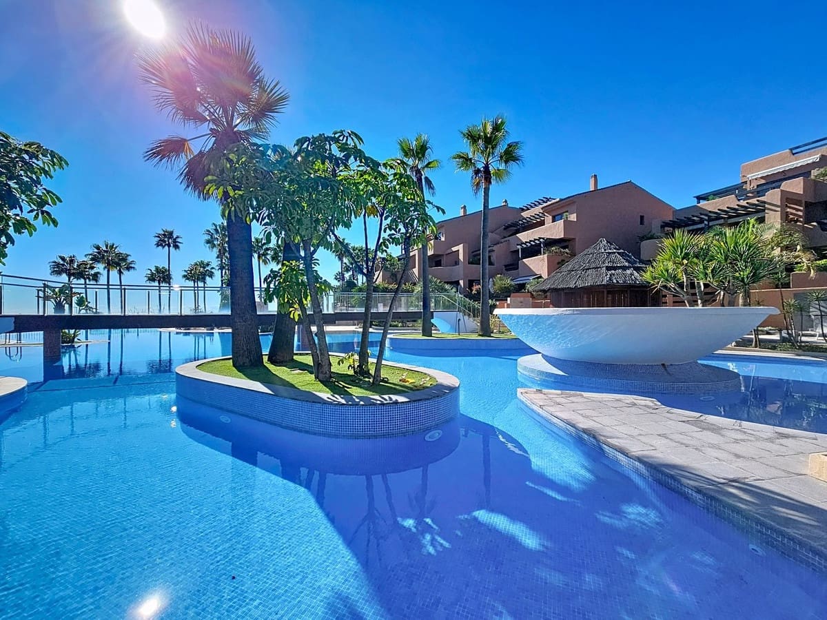 3 bedroom Apartment for sale in Estepona - € 1,200,000 (Ref: 9413408)