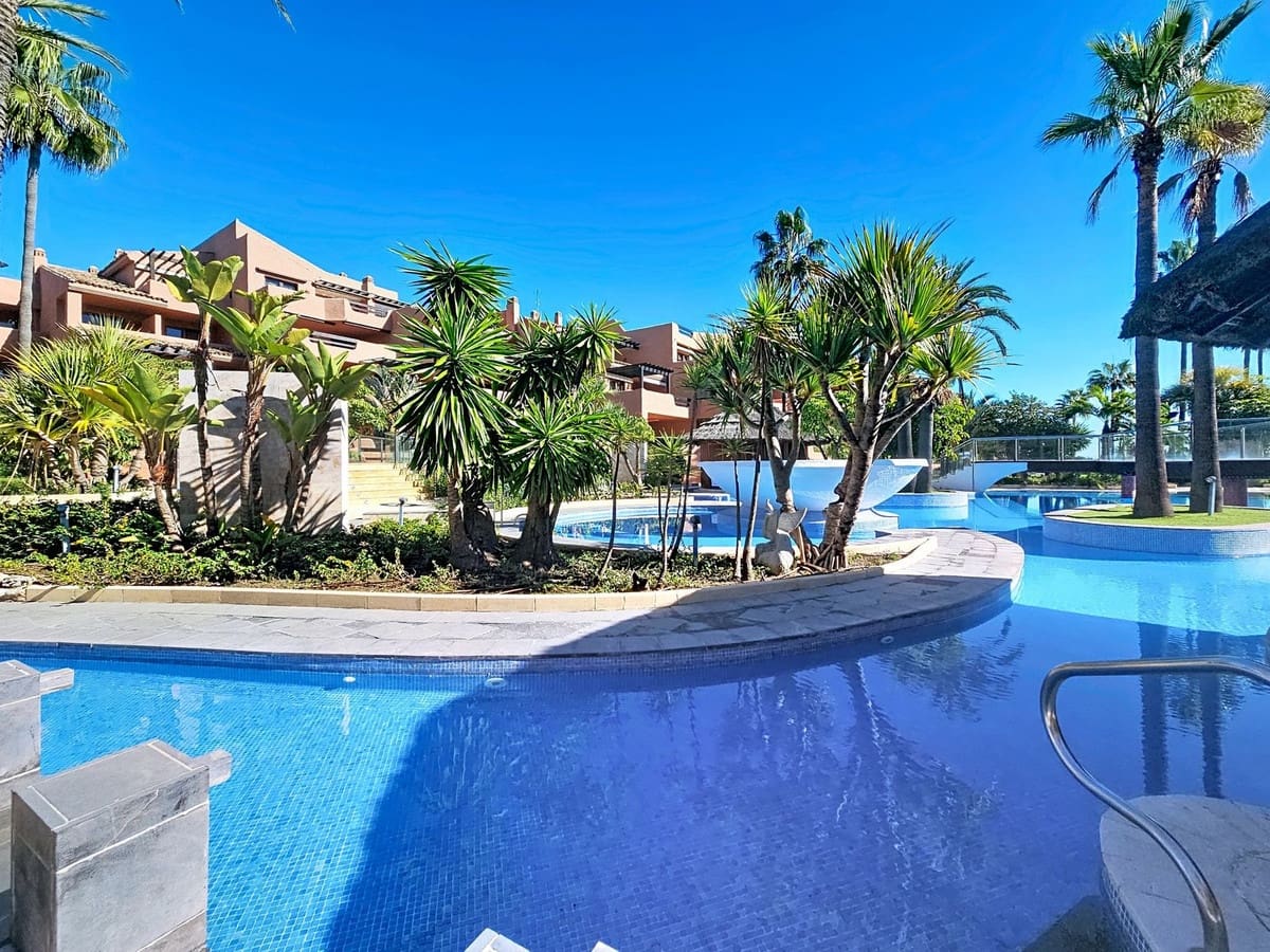 3 bedroom Apartment for sale in Estepona - € 1,200,000 (Ref: 9413408)