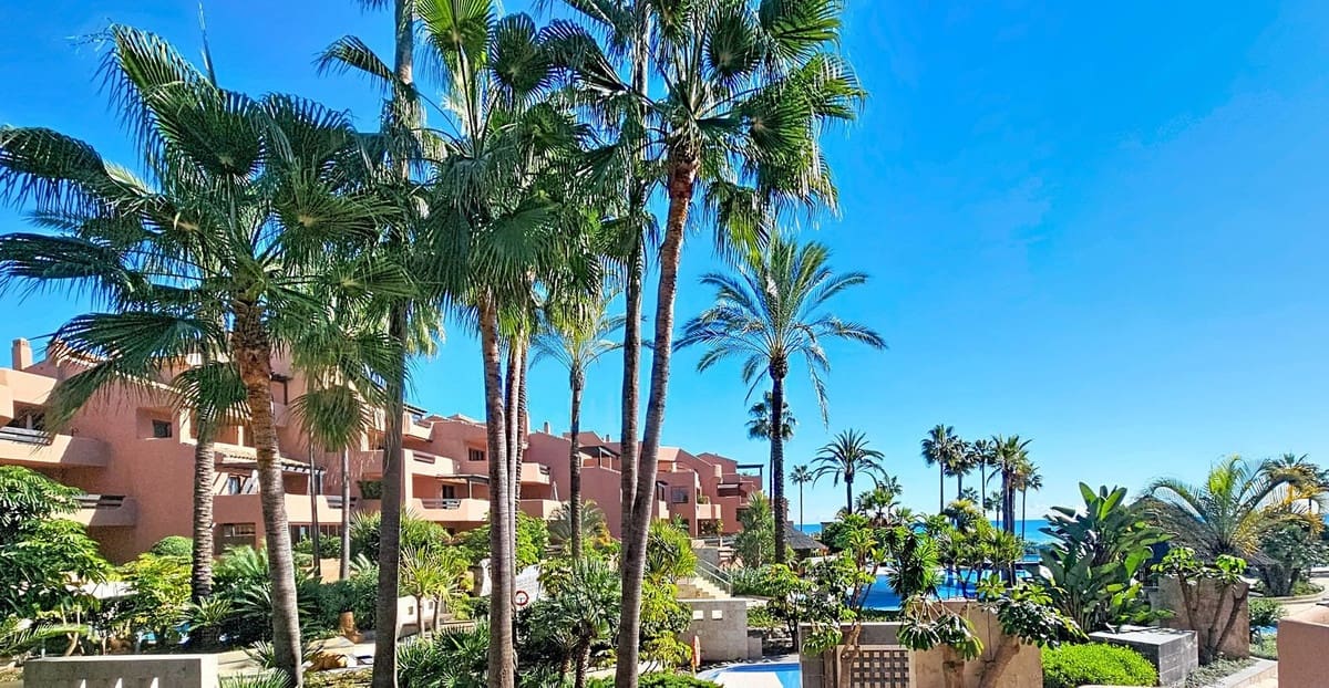 3 bedroom Apartment for sale in Estepona - € 1,200,000 (Ref: 9413408)