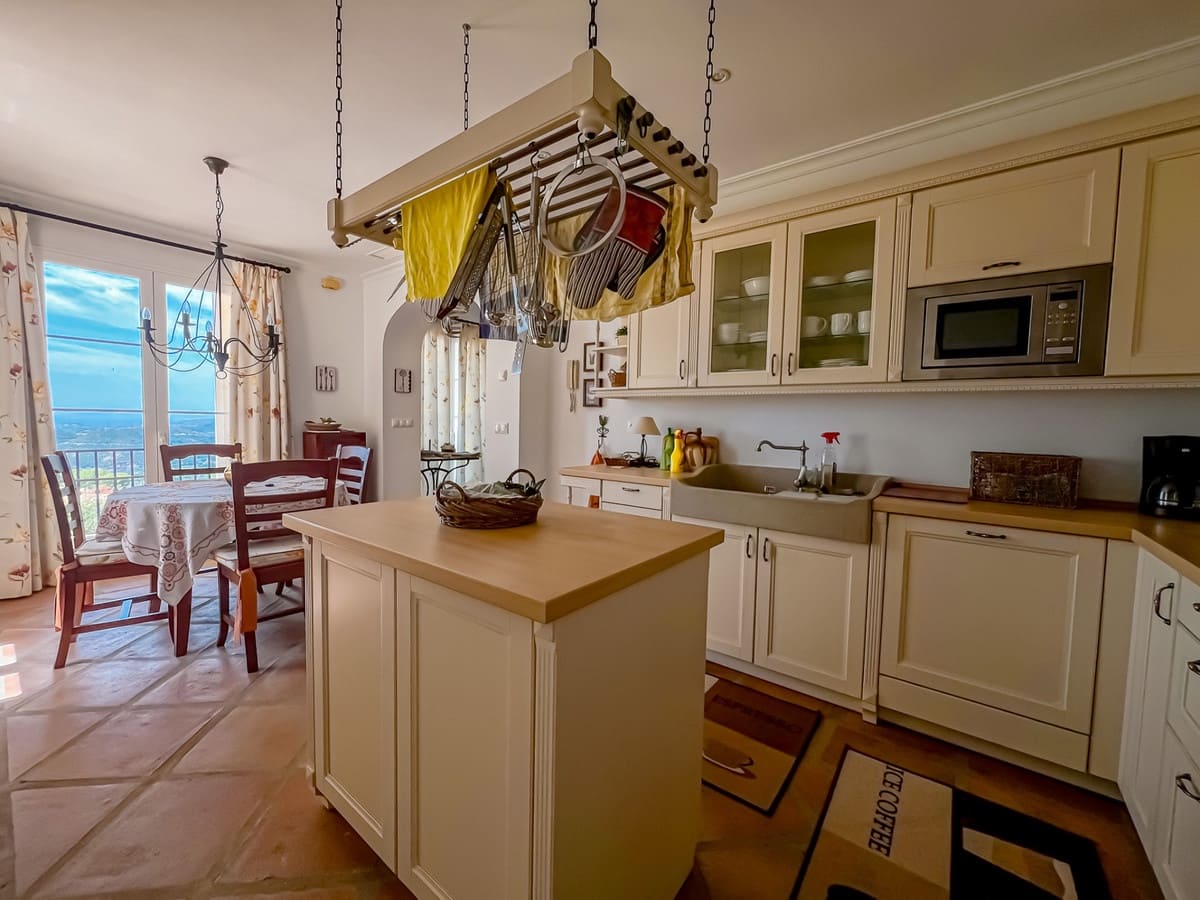 2 soverom Villa til salgs i Istan - € 720 000 (Ref: 9413411)