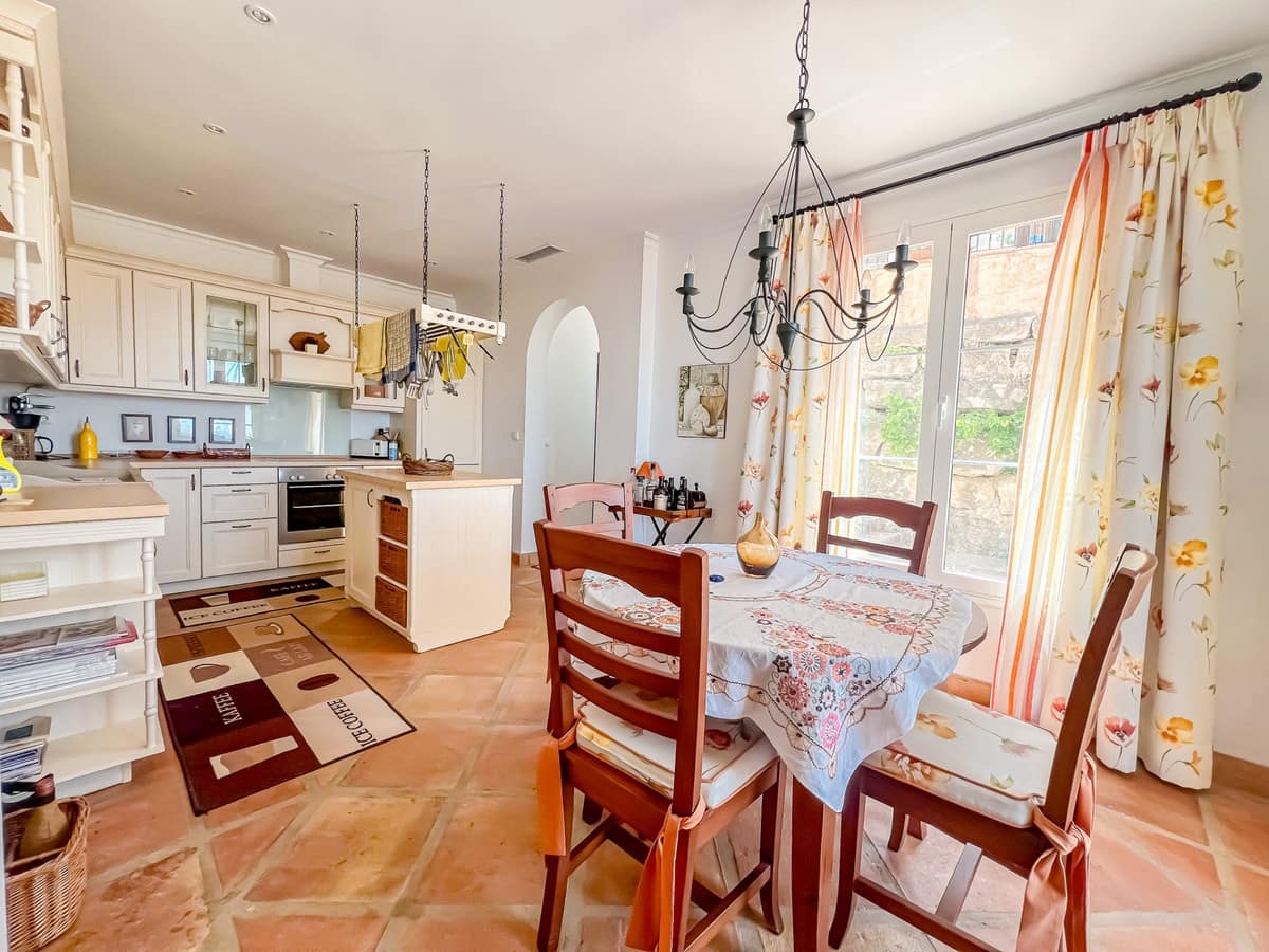 2 soverom Villa til salgs i Istan - € 720 000 (Ref: 9413411)