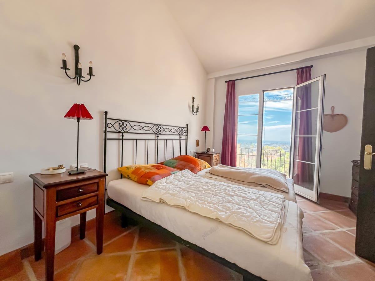 2 soverom Villa til salgs i Istan - € 720 000 (Ref: 9413411)