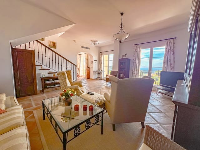 2 bedroom Villa for sale in Istán with pool - € 720,000 (Ref: 9413411)