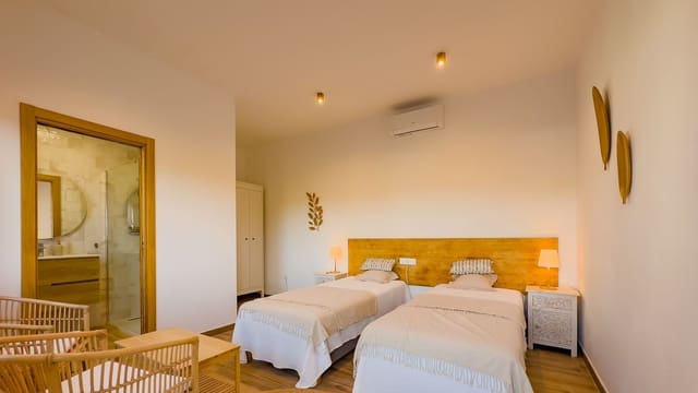 6 soveværelse Finca/Landehus til salg i Dsmo Dm Ciudad Jardin, Málaga by med swimmingpool - € 975.000 (Ref: 9413413)