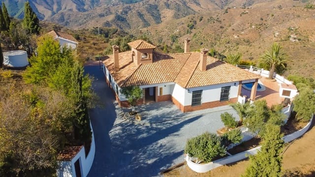 6 soveværelse Finca/Landehus til salg i Dsmo Dm Ciudad Jardin, Málaga by med swimmingpool - € 975.000 (Ref: 9413413)