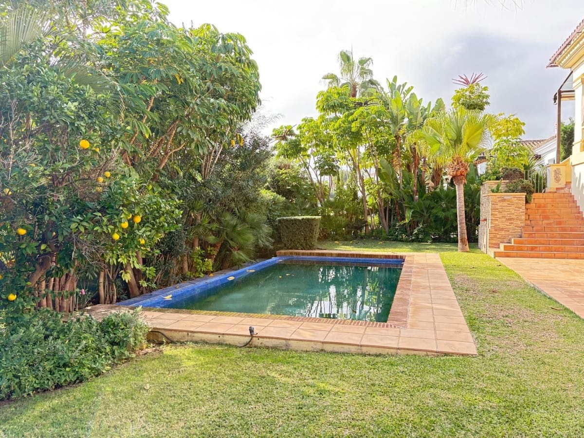 Chalet de 5 habitaciones en El Paraiso en venta - 1.780.000 € (Ref: 9415248)