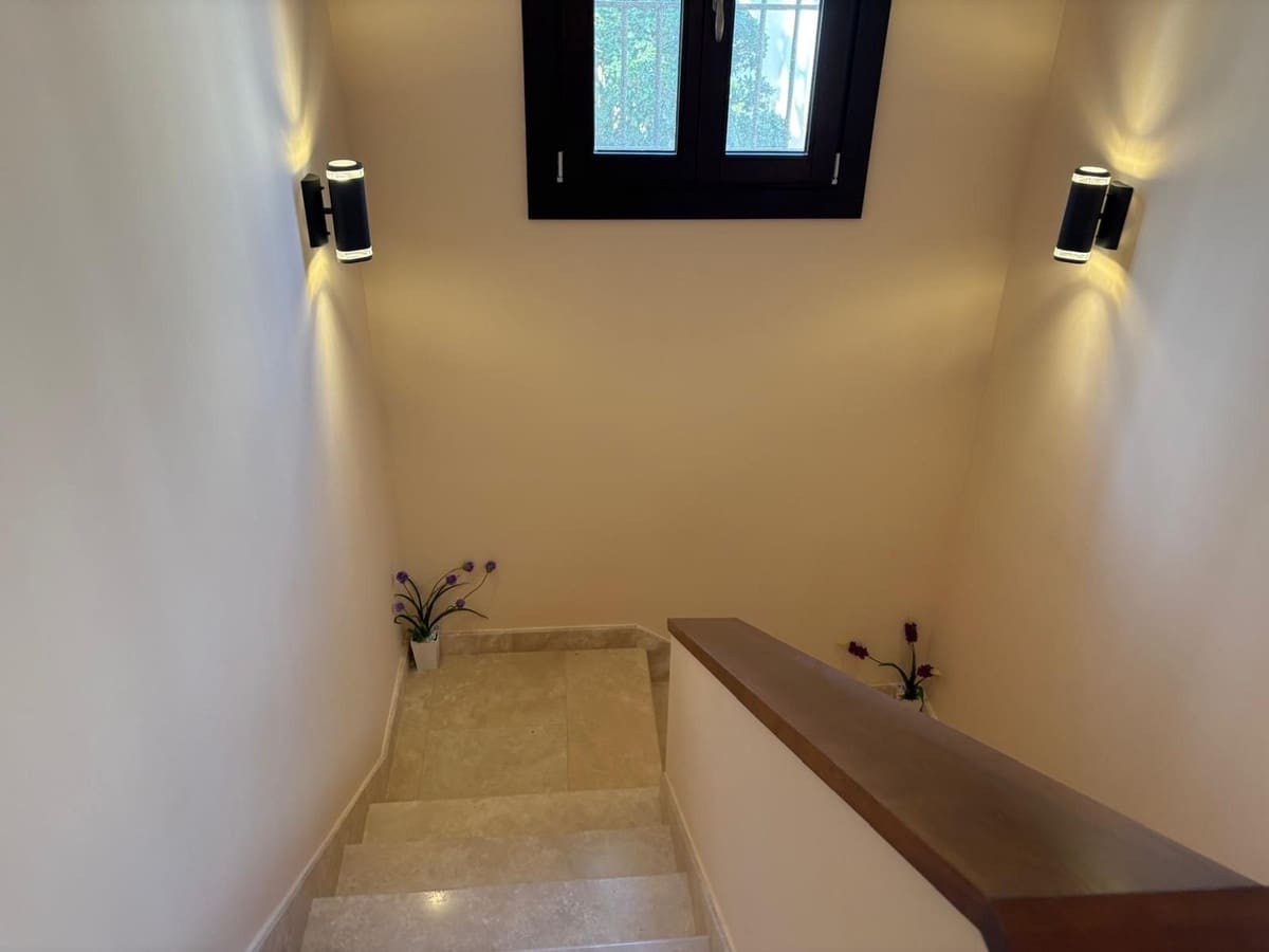 Chalet de 5 habitaciones en El Paraiso en venta - 1.780.000 € (Ref: 9415248)