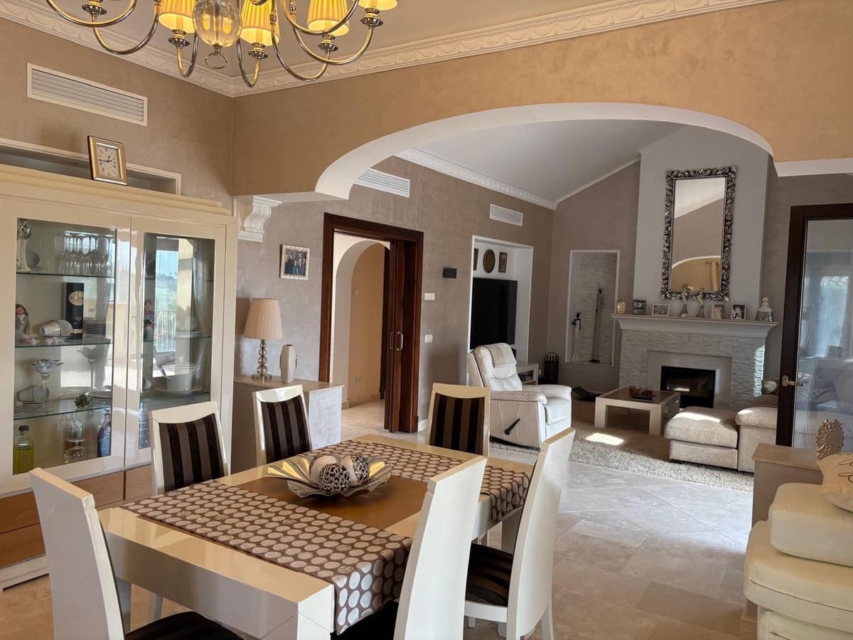 Chalet de 5 habitaciones en El Paraiso en venta - 1.780.000 € (Ref: 9415248)