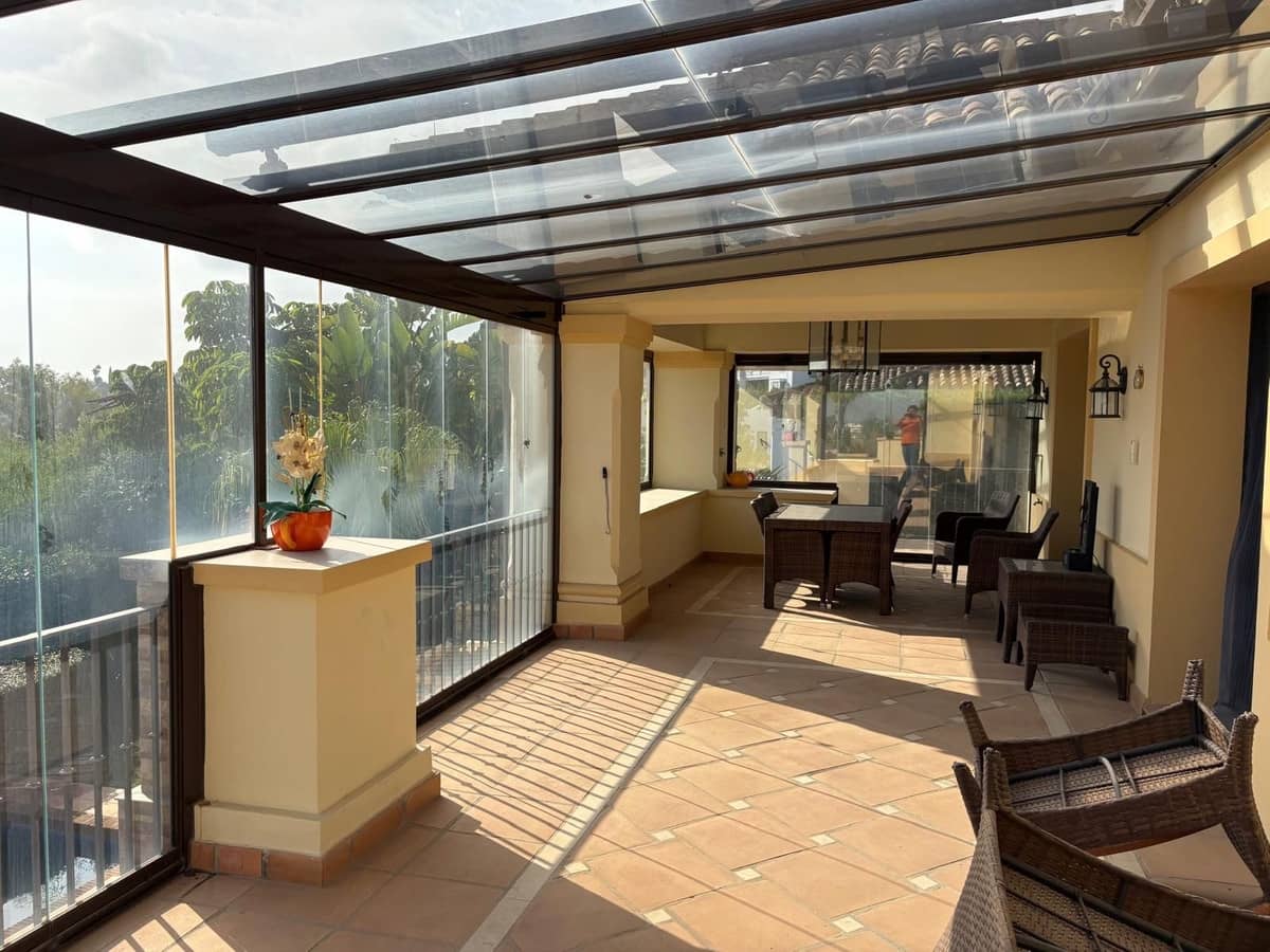 Chalet de 5 habitaciones en El Paraiso en venta - 1.780.000 € (Ref: 9415248)