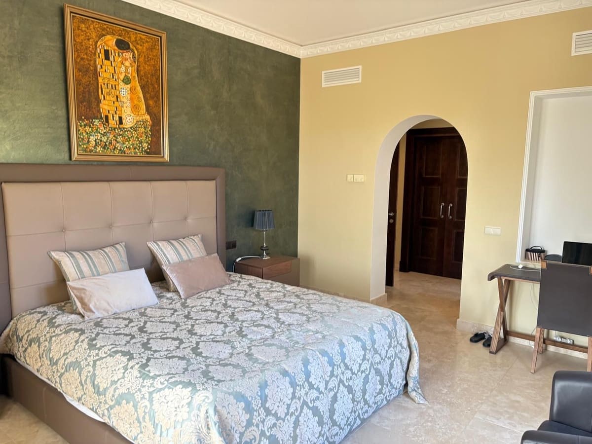 Chalet de 5 habitaciones en El Paraiso en venta - 1.780.000 € (Ref: 9415248)