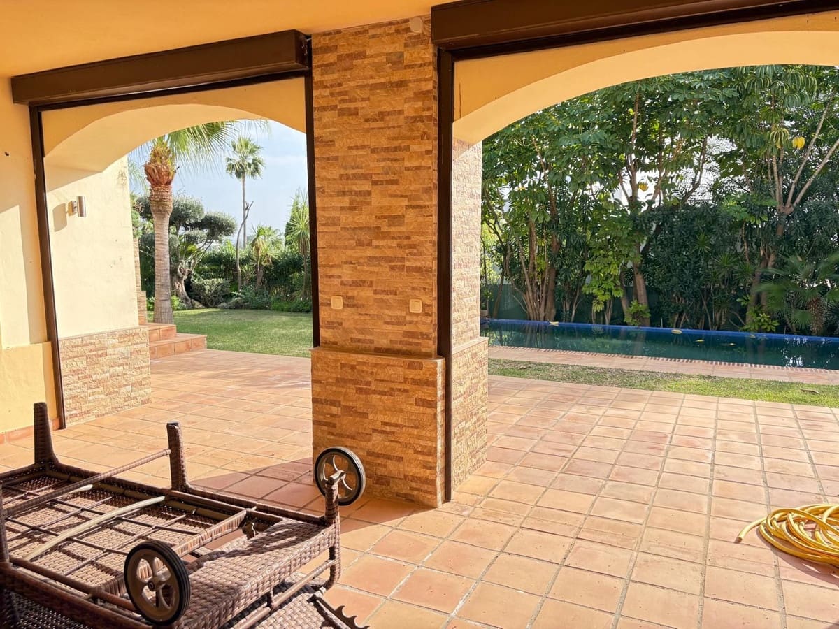 Chalet de 5 habitaciones en El Paraiso en venta - 1.780.000 € (Ref: 9415248)