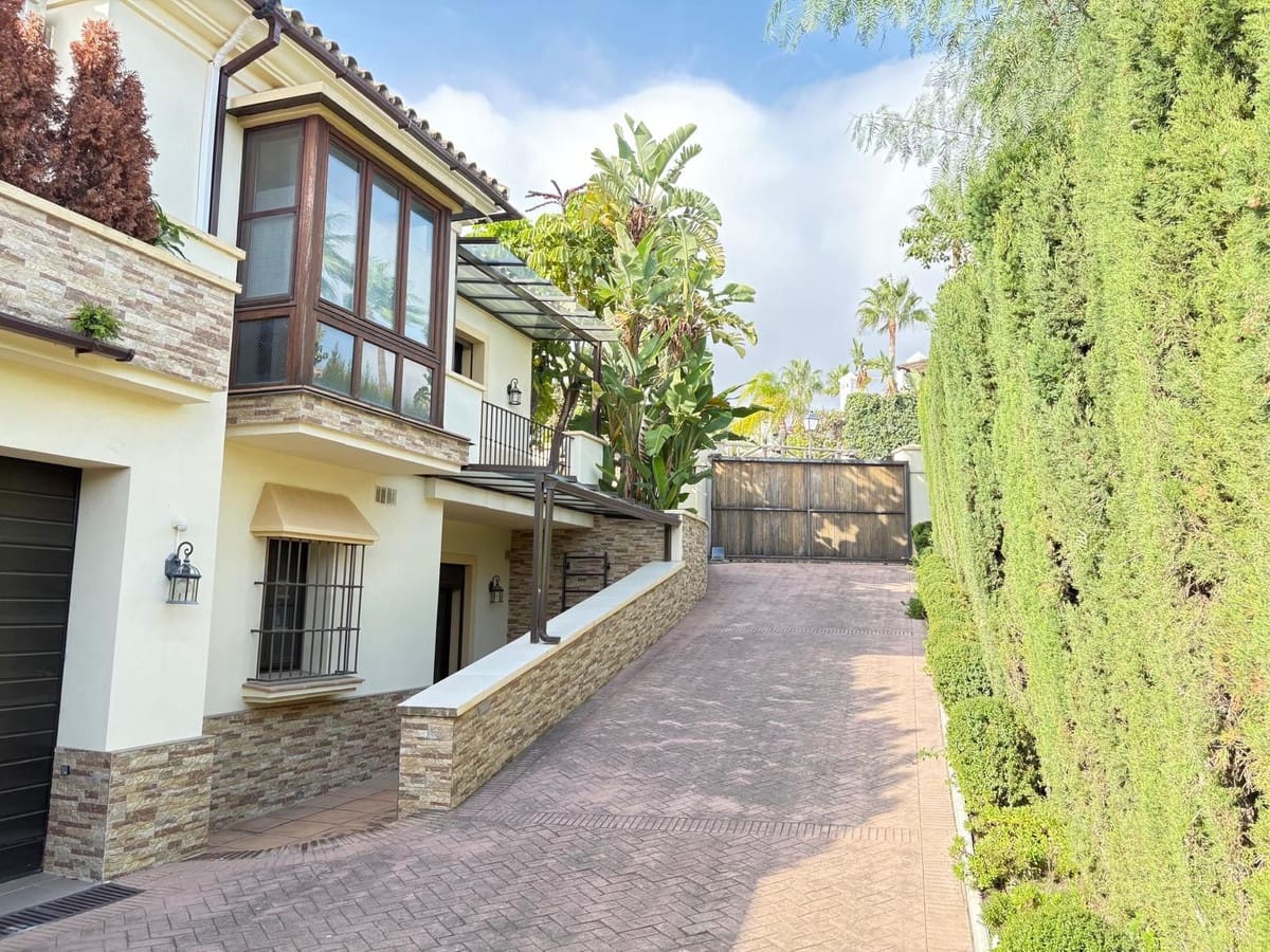 Chalet de 5 habitaciones en El Paraiso en venta - 1.780.000 € (Ref: 9415248)