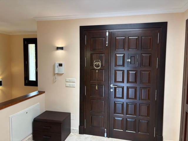 Chalet de 5 habitaciones en El Paraiso, Estepona en venta con piscina - 1.780.000 € (Ref: 9415248)