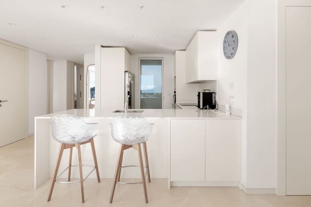 3 bedroom Penthouse for sale in Ojen with pool - € 1,775,000 (Ref: 9415255)