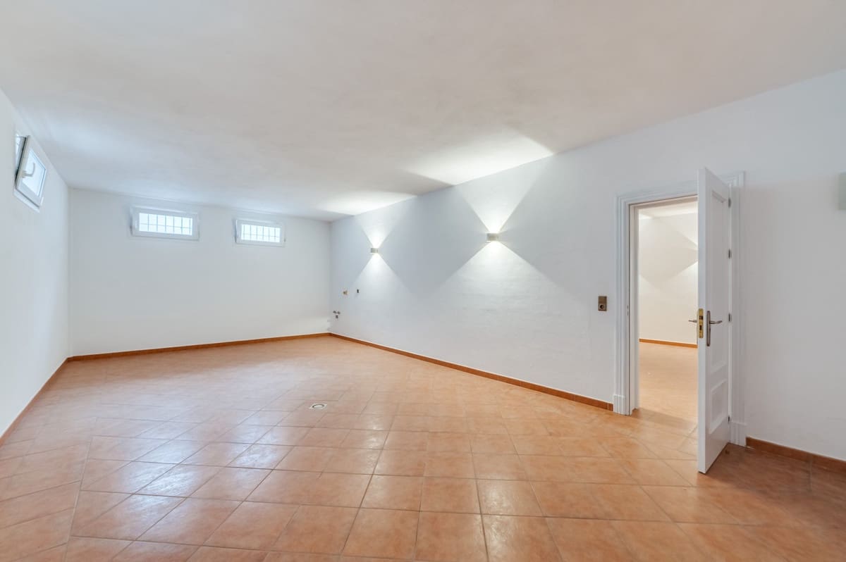 4 sypialnia Willa na sprzedaż w Rio Real - 1 990 000 € (Ref: 9415257)