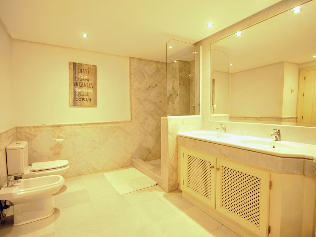 Ático de 2 habitaciones en Elviria en venta - 540.000 € (Ref: 9421688)