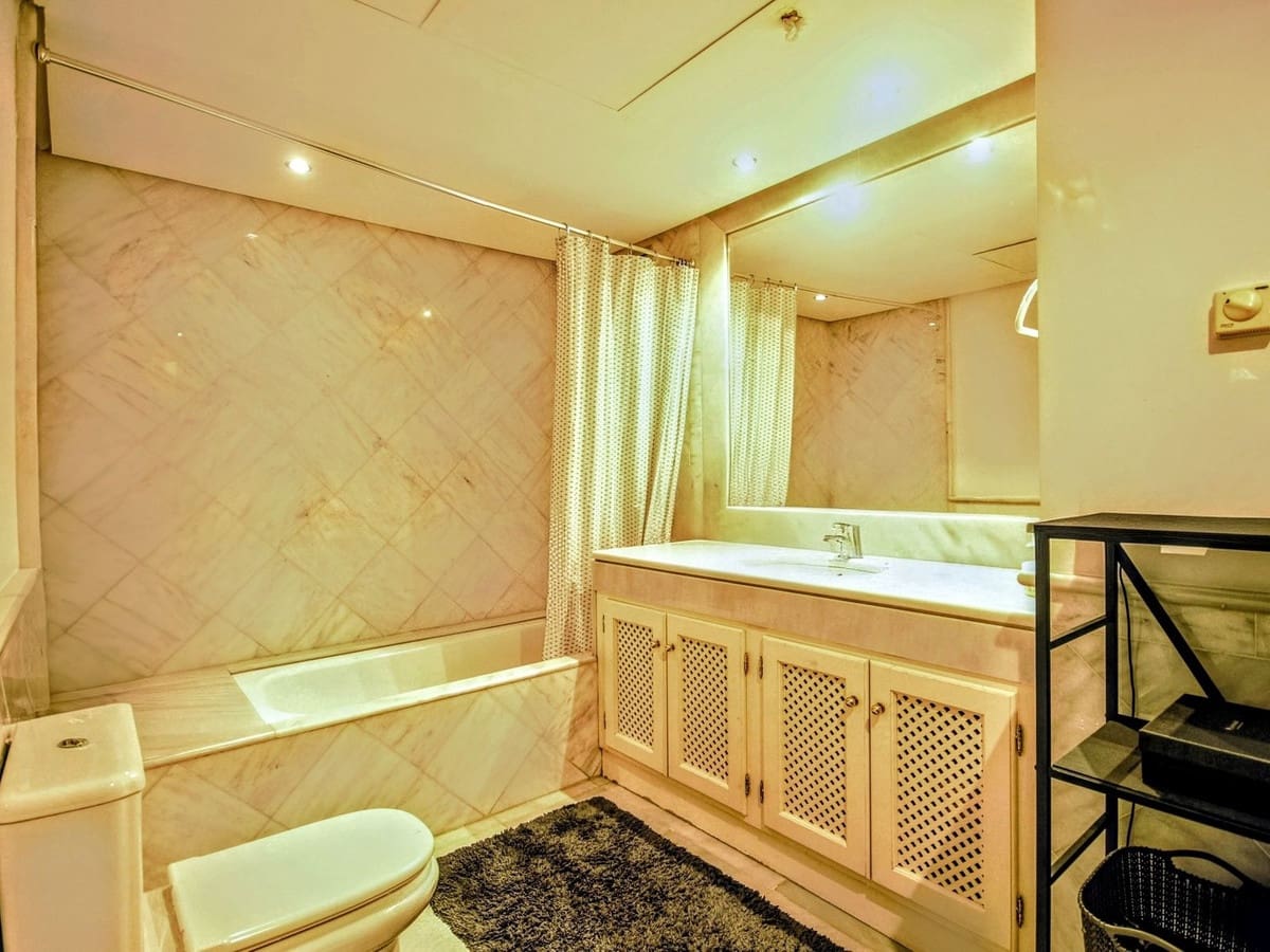 Ático de 2 habitaciones en Elviria en venta - 540.000 € (Ref: 9421688)