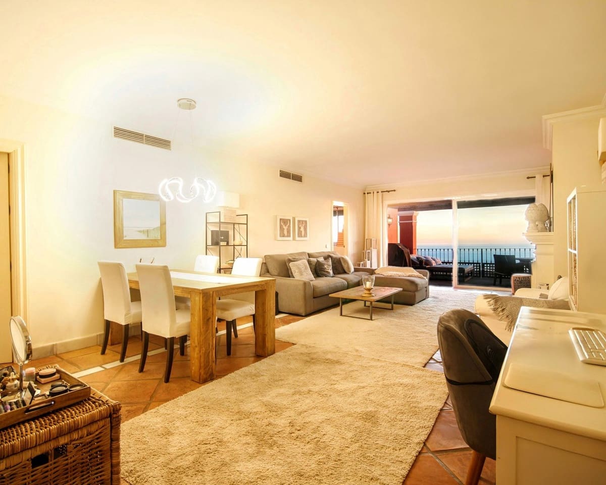 Ático de 2 habitaciones en Elviria en venta - 540.000 € (Ref: 9421688)