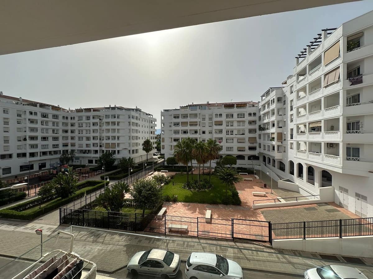 3 bedroom Apartment for sale in Nueva Andalucia - € 479,000 (Ref: 9424195)
