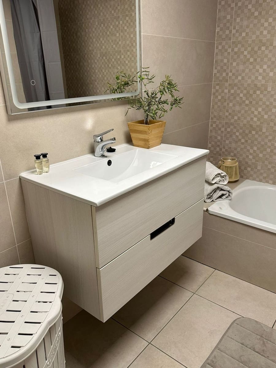 3 bedroom Apartment for sale in Nueva Andalucia - € 479,000 (Ref: 9424195)