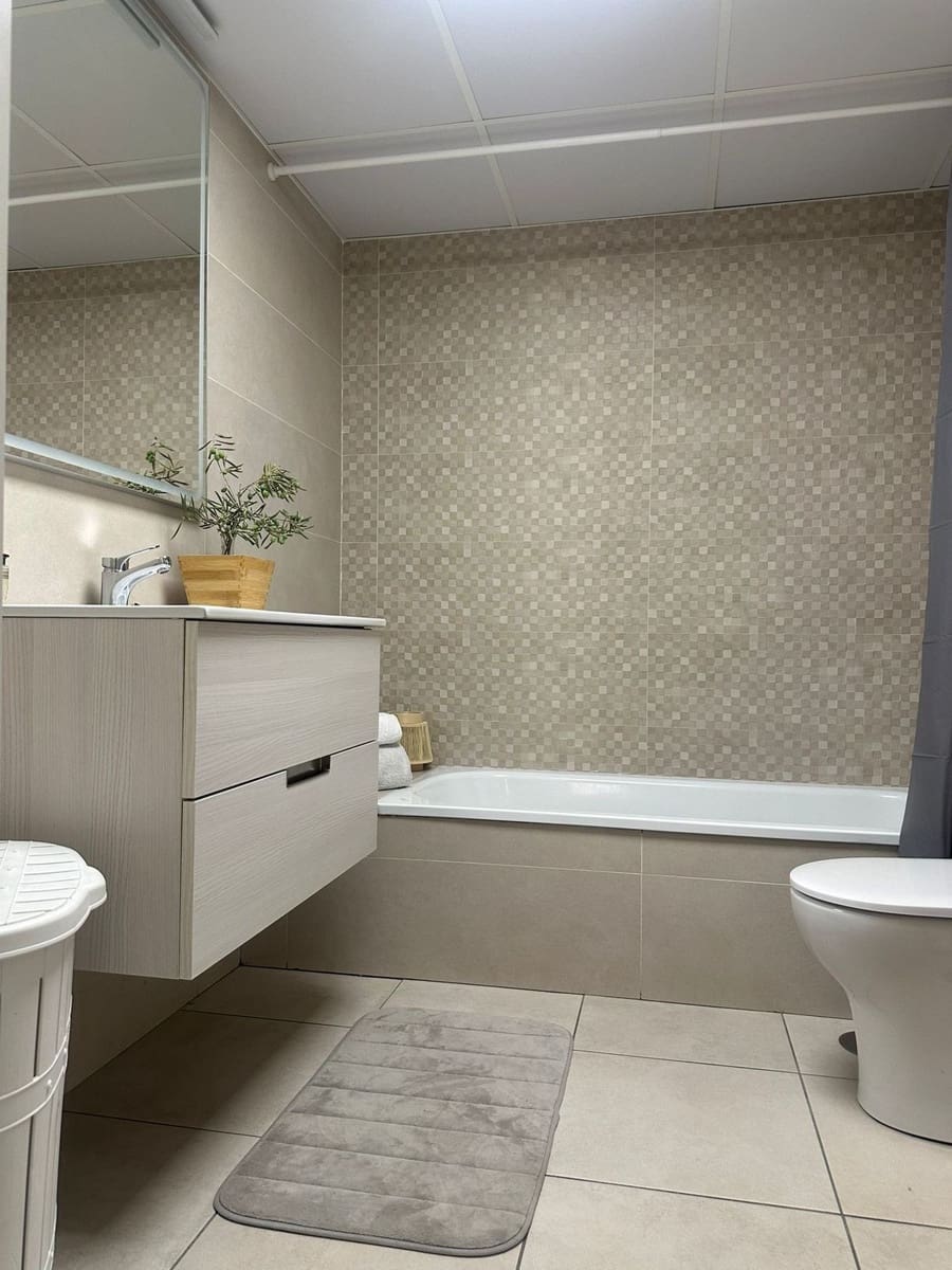 3 bedroom Apartment for sale in Nueva Andalucia - € 479,000 (Ref: 9424195)