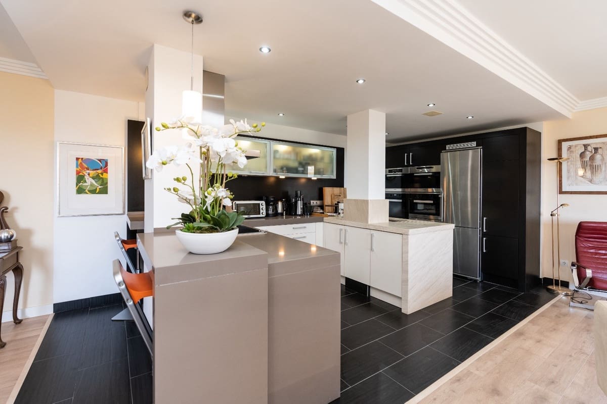 2 chambre Penthouse à vendre à Estepona - 595 000 € (Ref: 9426608)