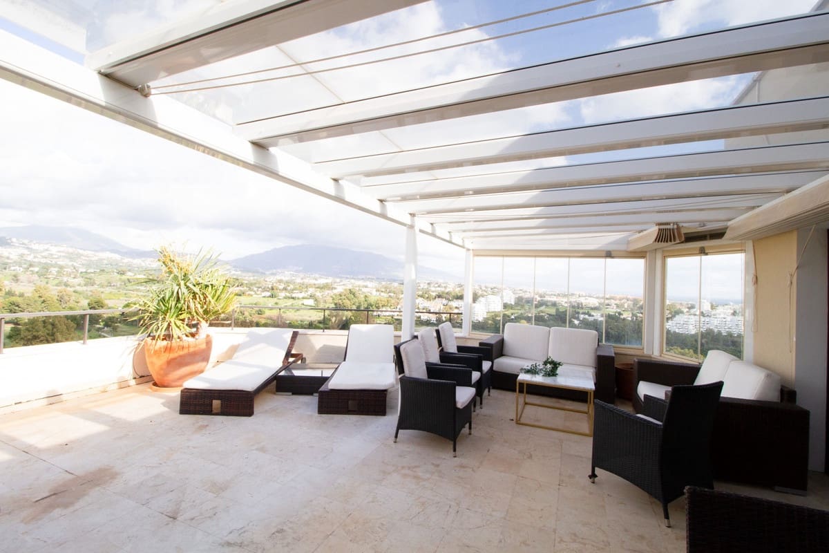 2 bedroom Penthouse for sale in Estepona - € 595,000 (Ref: 9426608)