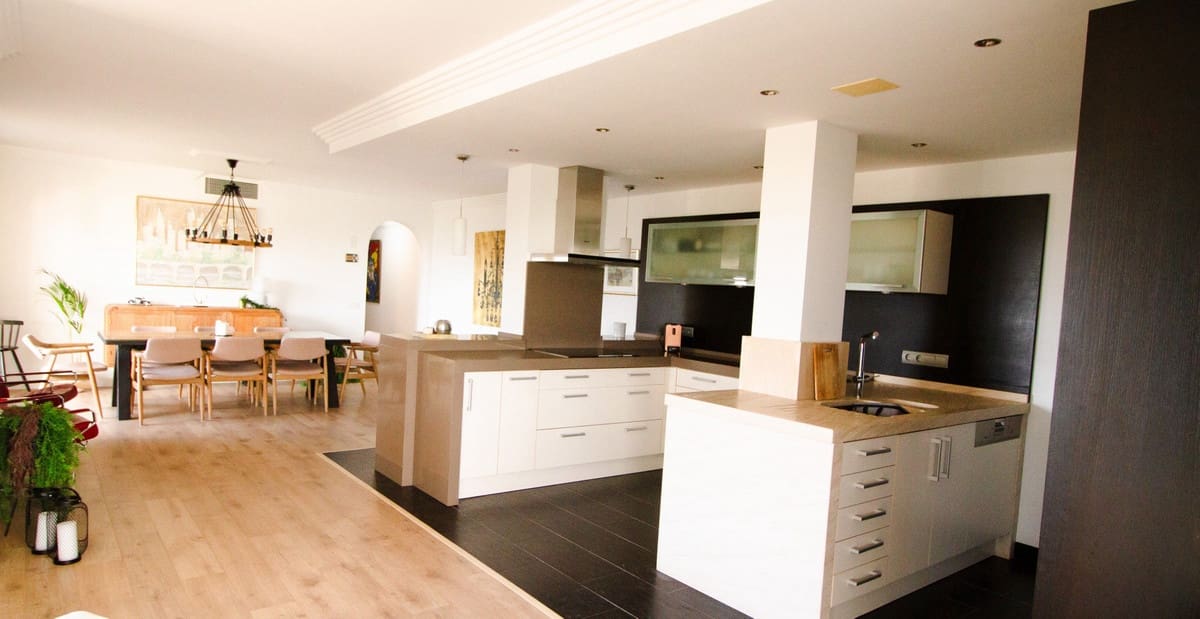 2 bedroom Penthouse for sale in Estepona - € 595,000 (Ref: 9426608)