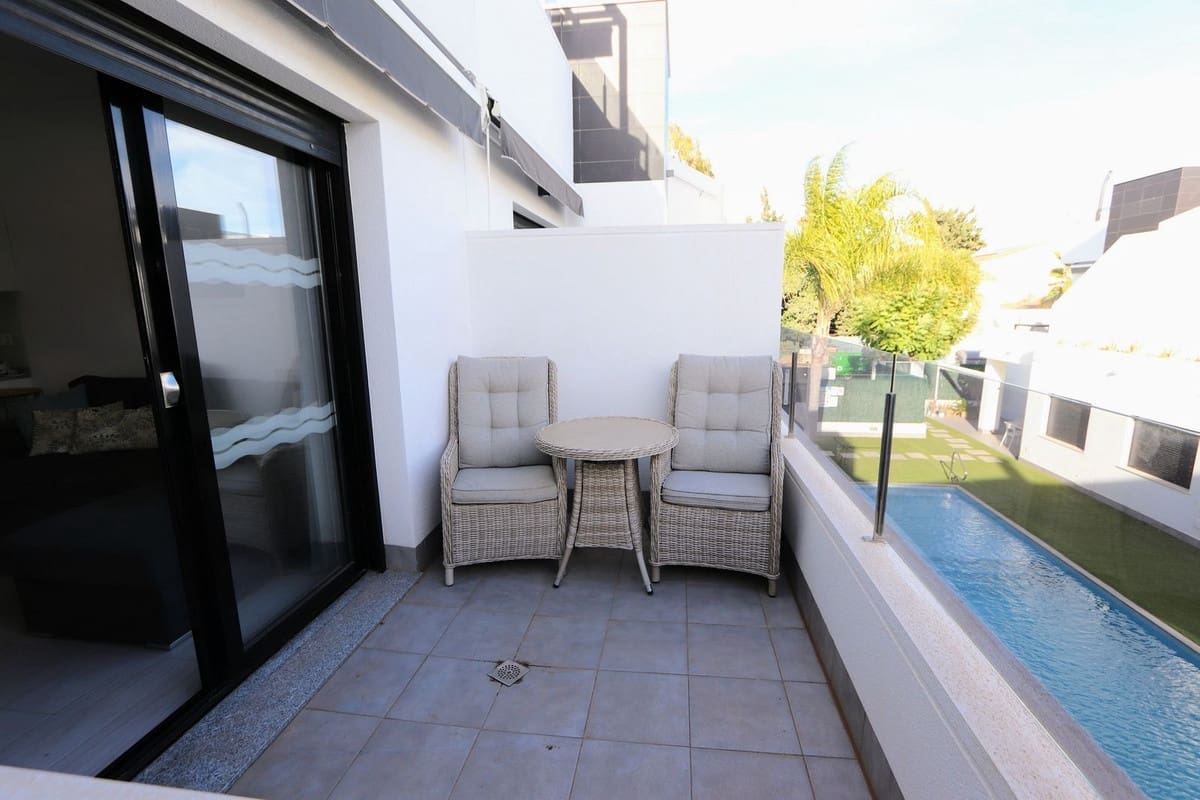 Ático de 2 habitaciones en San Pedro del Pinatar en venta - 259.995 € (Ref: 9429135)