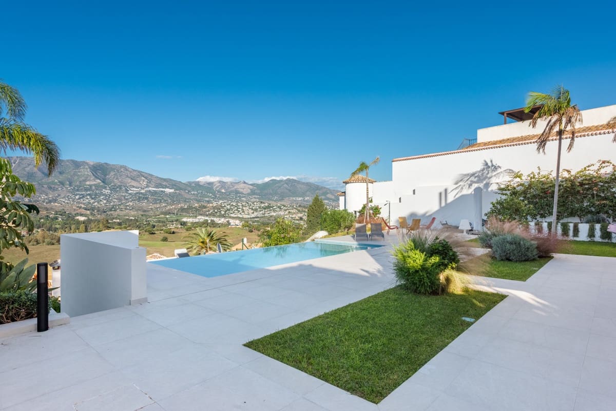 Chalet de 3 habitaciones en Cerro del Aguila en venta - 1.895.000 € (Ref: 9429136)