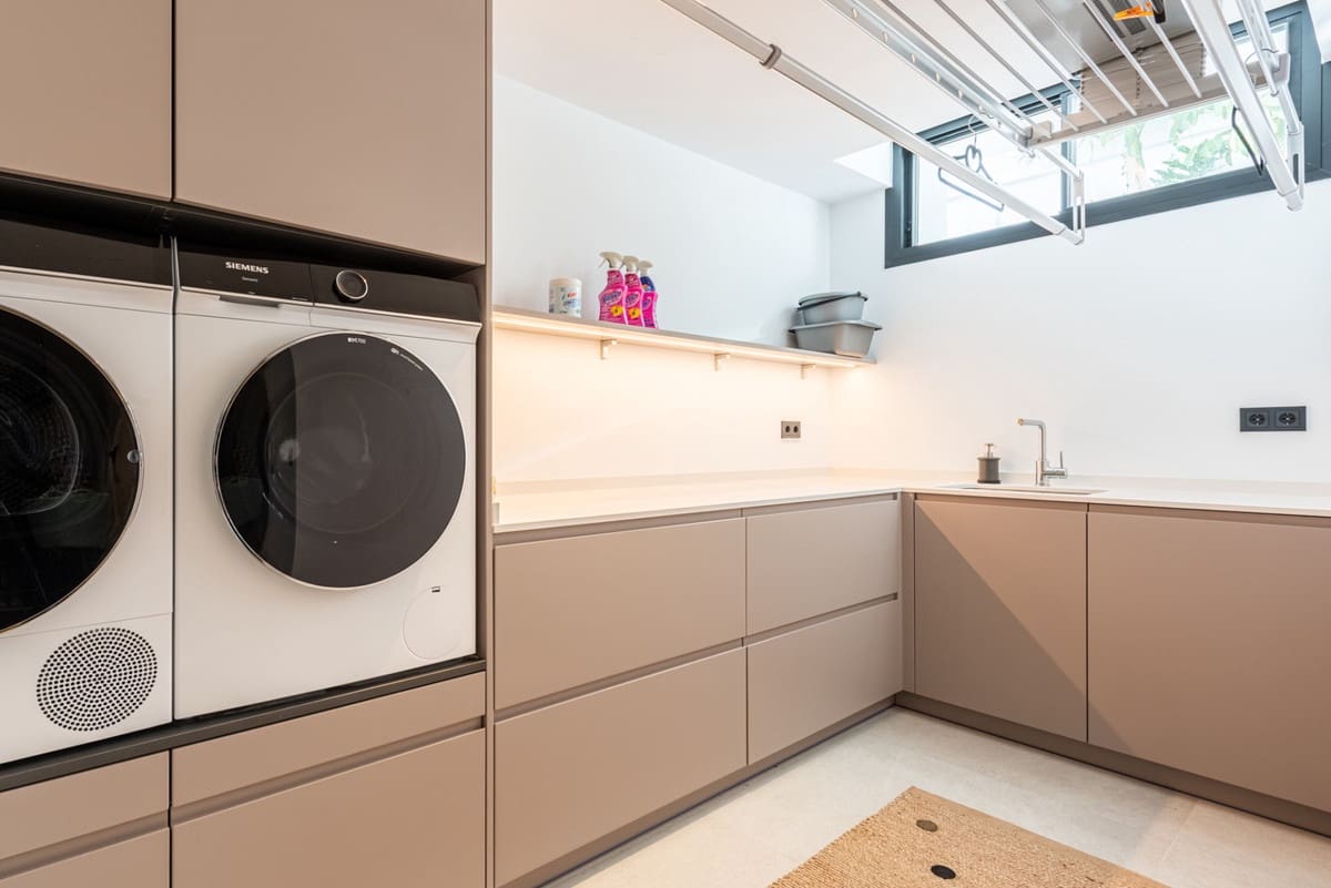 Chalet de 3 habitaciones en Cerro del Aguila en venta - 1.895.000 € (Ref: 9429136)