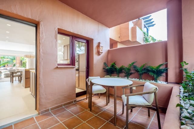 4 sypialnia Dom na sprzedaż w Golden Mile, Marbella - 1 995 000 € (Ref: 9429140)