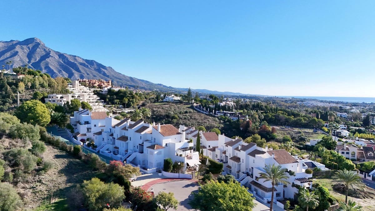 2 slaapkamer Penthouse te koop in Nueva Andalucia - € 895.000 (Ref: 9429141)
