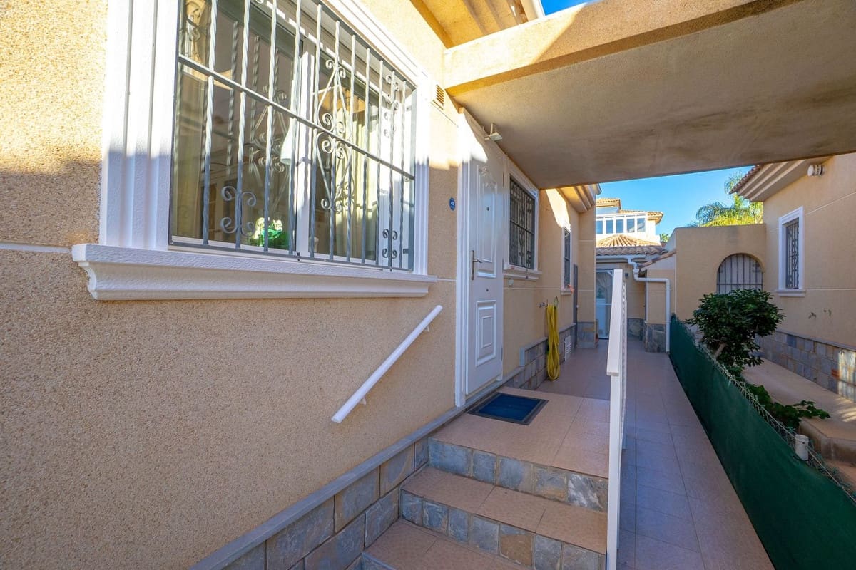 3 soverom Villa til salgs i Torrevieja - € 335 950 (Ref: 9429146)