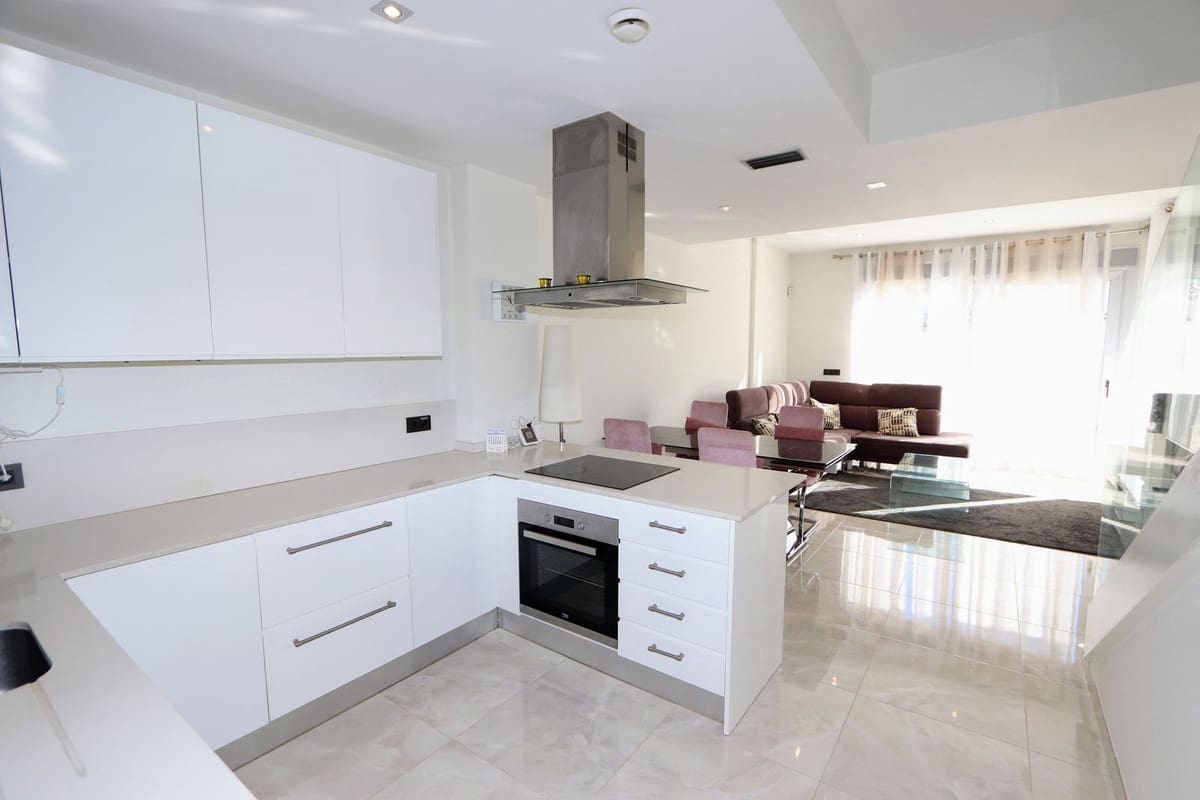 Chalet de 3 habitaciones en Orihuela Costa en venta - 389.000 € (Ref: 9432799)
