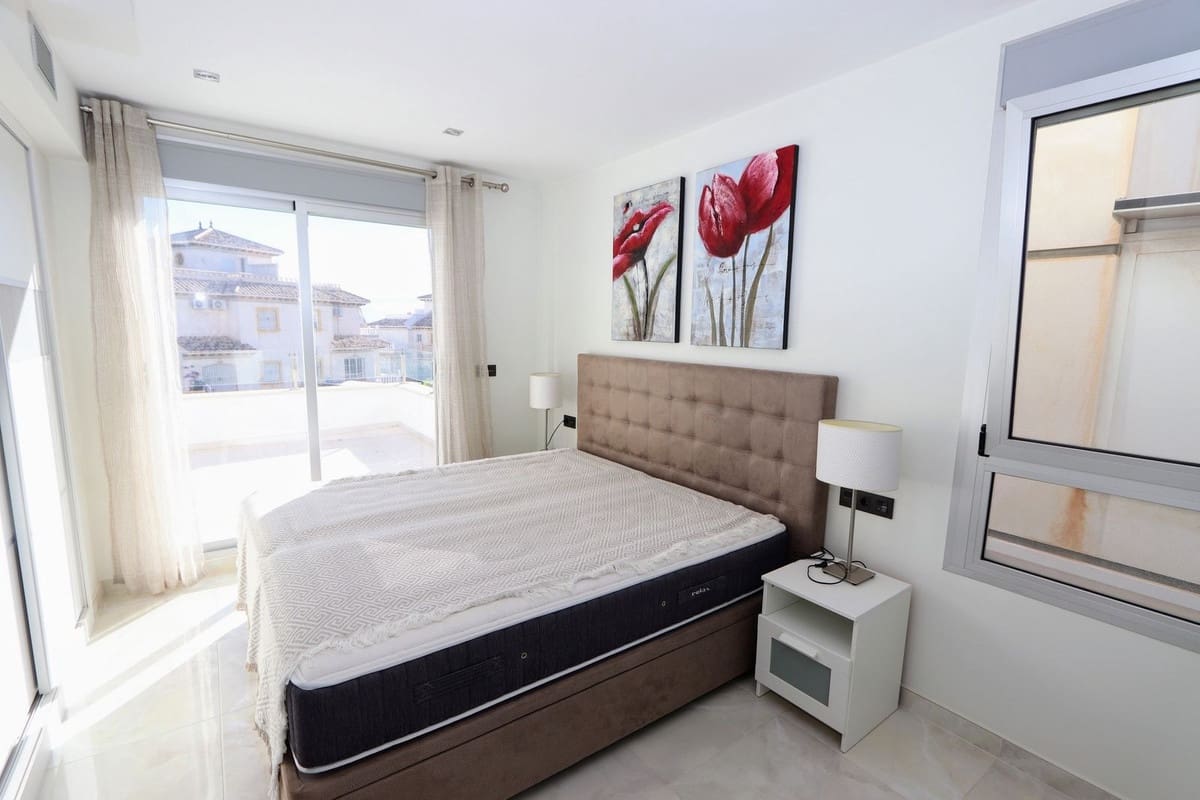 Chalet de 3 habitaciones en Orihuela Costa en venta - 389.000 € (Ref: 9432799)