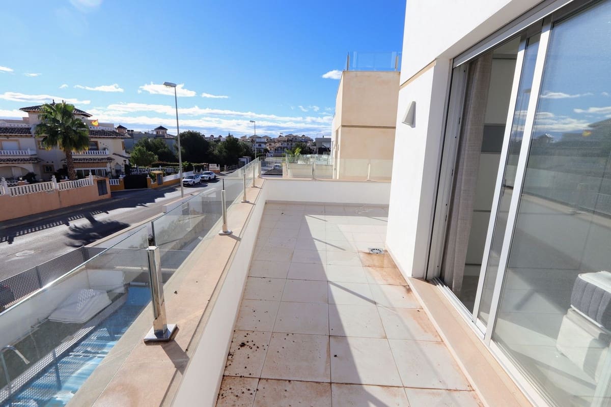 Chalet de 3 habitaciones en Orihuela Costa en venta - 389.000 € (Ref: 9432799)