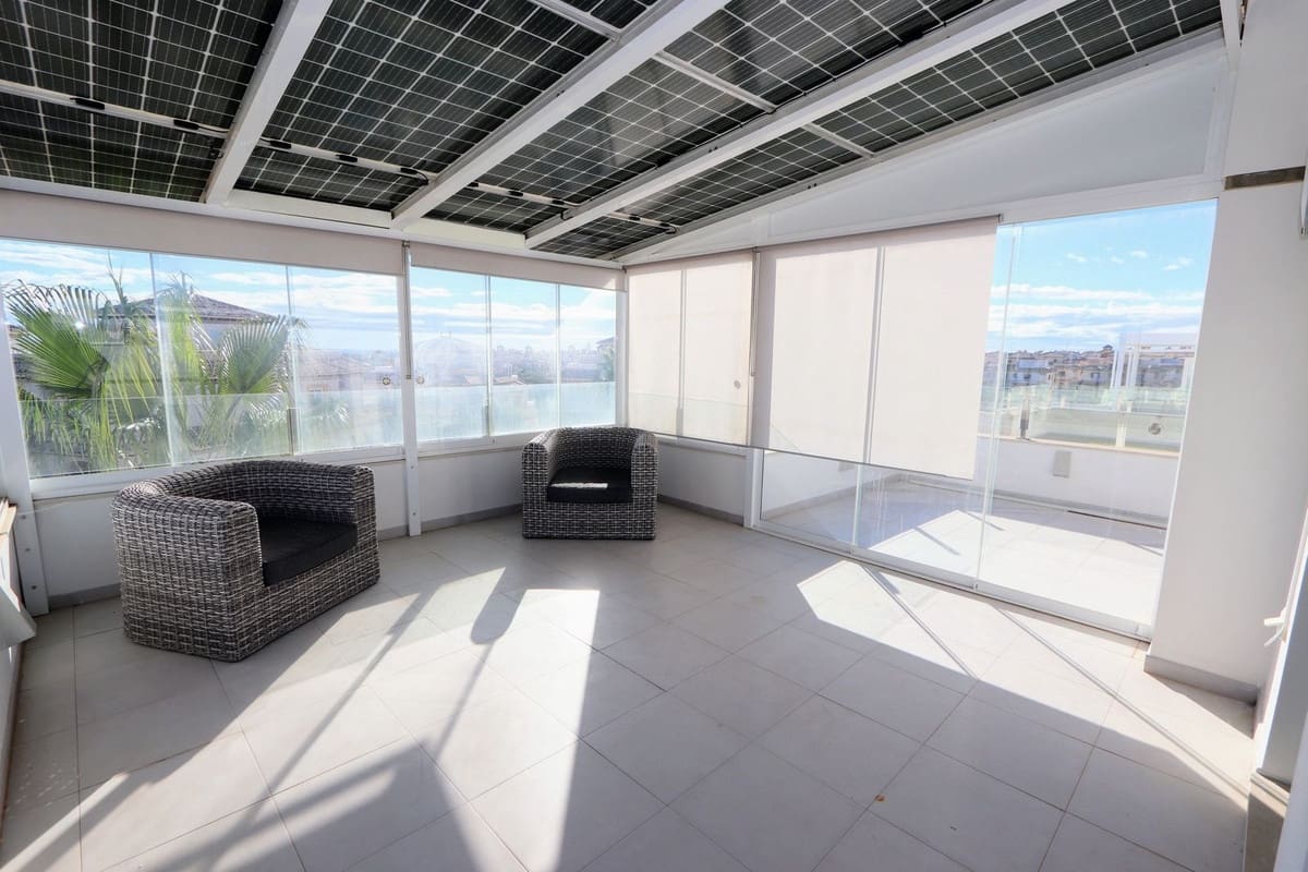 Chalet de 3 habitaciones en Orihuela Costa en venta - 389.000 € (Ref: 9432799)