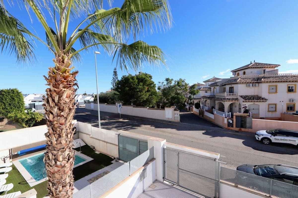 Chalet de 3 habitaciones en Orihuela Costa en venta - 389.000 € (Ref: 9432799)