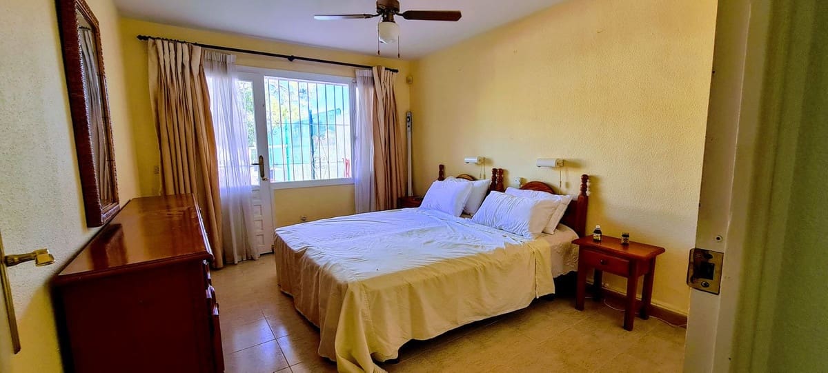 Casa de 2 habitaciones en Elviria en venta - 395.000 € (Ref: 9432802)